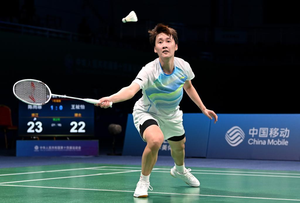 后防线过于 后防线过于